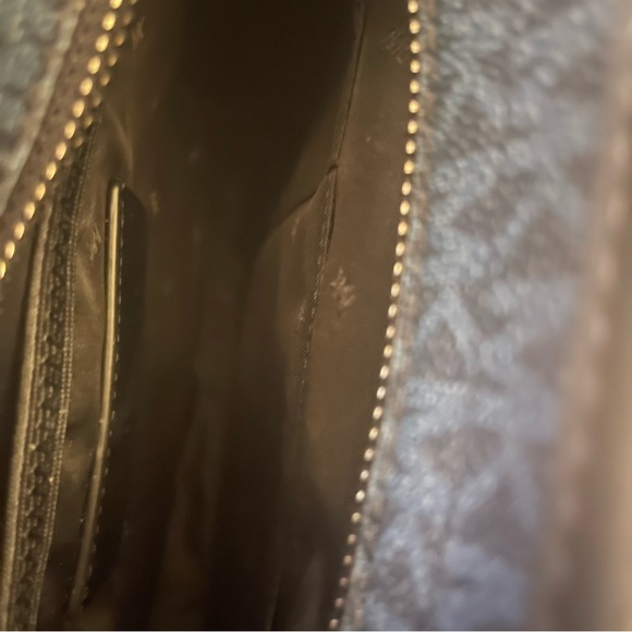 Michael Kors Messenger Back in excellent condition with dust bag. - Picture 4 of 6